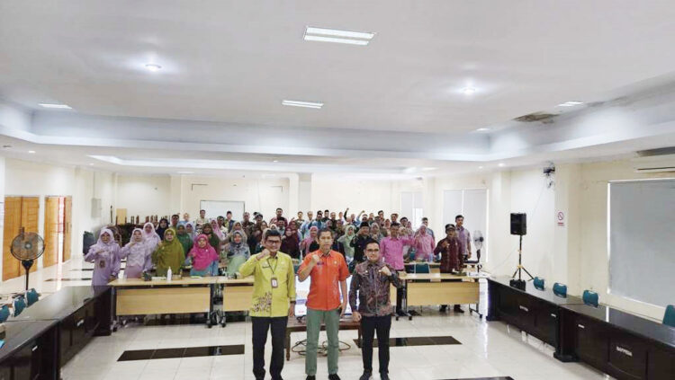 WORKSHOP INOVASI DAERAH— Pjs Bupati Agam yang diwakili oleh Plt. Asisten Perekonomian dan Pembangunan, Hamdi, membuka Workshop Inovasi Daerah 2024 tahap kedua yang berlangsung di Aula Bappeda, Kamis (7/11).