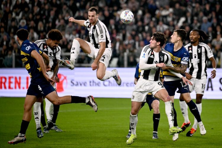 BERBAGI POIN— Juventus harus rela berbagi poin setelah ditahan imbang 2-2 oleh Parma dalam lanjutan pekan ke-10 Serie A 2024/25 di Stadion Allianz, Turin pada Kamis (31/10) dini hari WIB.