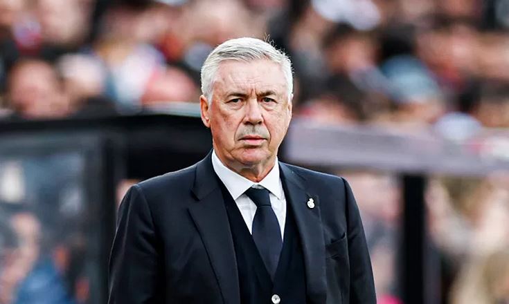 BANTAH— Pelatih Real Madrid, Carlo Ancelotti membantah timnya tidak bisa fokus gara-gara rumor transfer bintang PSG, Kylian Mbappe.