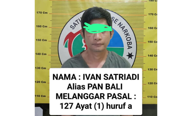 NARKOBA—Terduga pelaku penyalahguna narkotika jenis sabu ditangkap jajaran Satresnarkoba Polres Sawahlunto.