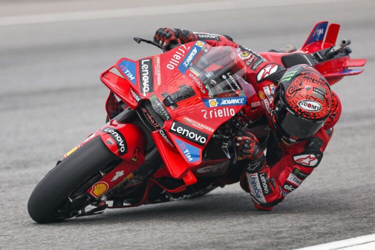 TAMPIL GEMILANG— Francesco “Pecco” Bagnaia (Ducati Lenovo) tampil gemilang di Grand Prix Malaysia 2024 pada Minggu (3/11), memastikan kemenangannya di main race Petronas Sepang International Circuit.