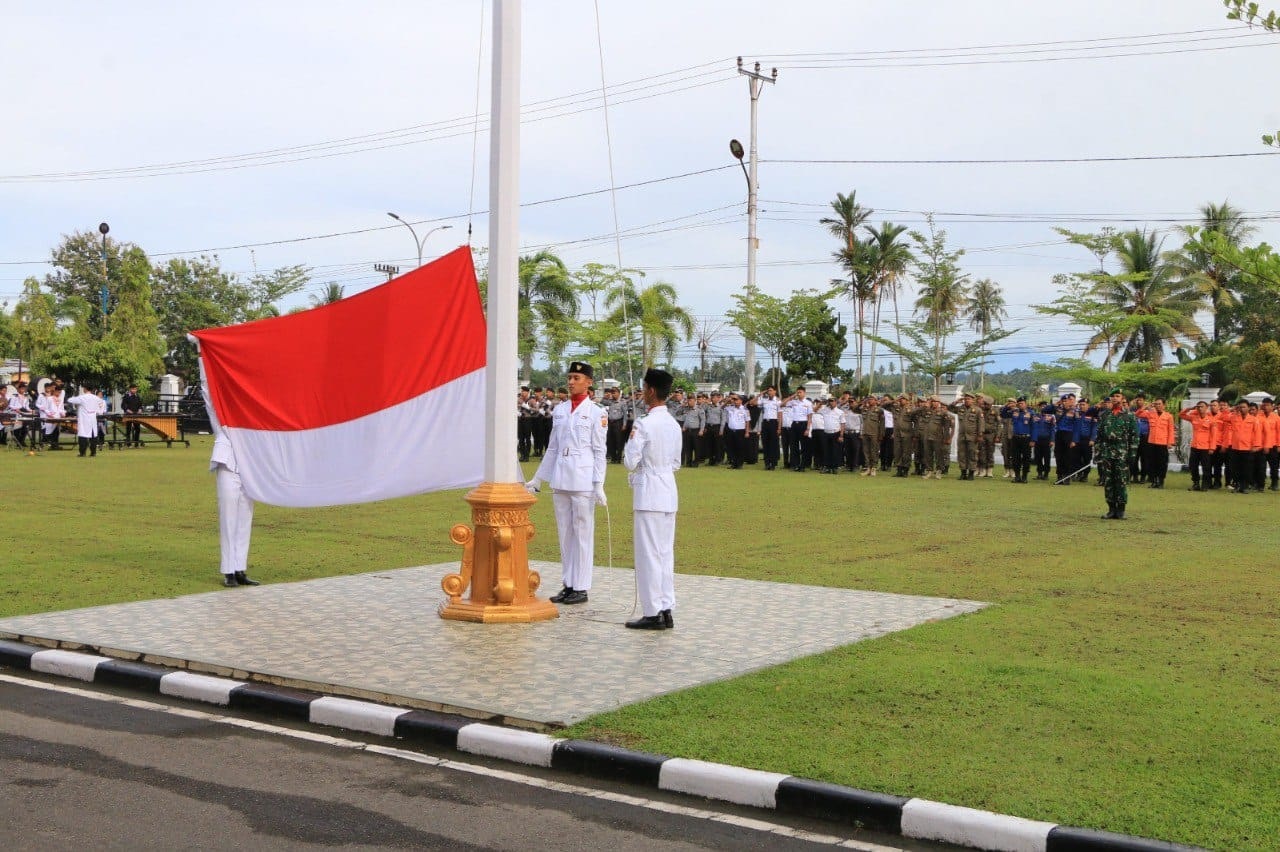 Peringati Hari Pahlawan Tahun 2024, Dandim 0308 Pariaman dan Ketua DPRD Tabur Bunga di TMP Kusuma Bangsa