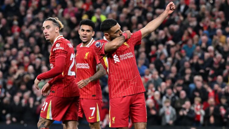 PUNCAK KLASEMEN— Liverpool kembali ke puncak klasemen sementara Liga Inggris setelah menaklukkan Brighton dengan skor 2-1 pada pekan ke-10 di Stadion Anfield, Liverpool, Sabtu (2/11) malam.