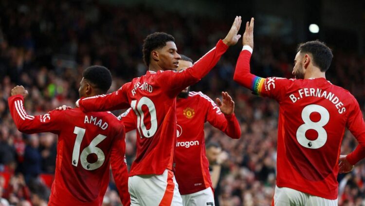 KEMENANGAN— Manchester United torehkan kemenangan perdana di kompetisi Liga Inggris bersama pelatih anyar Ruben Amorim. MU mengalahkan Everton 4-0 pada pekan ke-13 di Stadion Old Trafford, Manchester, Minggu (1/12).