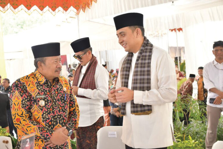 BATAGAK PANGHULU— Bupati Agam, Andri Warman, menghadiri acara adat Alek Nagari Batagak Panghulu Pasukuan Guci Piliang di Jl. Rohana Kudus No. 90, Labuah Gadang, Nagari Koto Gadang, Kecamatan IV Koto, Minggu (15/12).