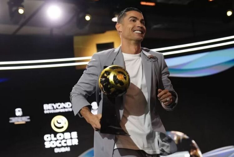 PEMAIN TERBAIK— Cristiano Ronaldo meraih gelar Pemain Terbaik Timur Tengah 2024.