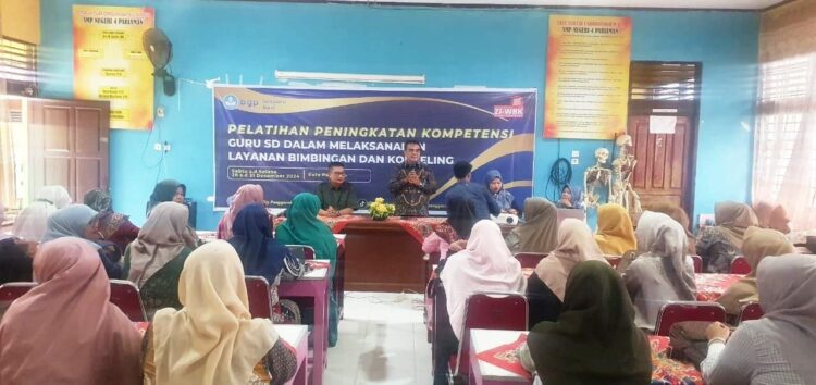 PELATIHAN GURU SD— Dinas Pendidikan Pemuda dan Olahraga (Dikpora) Kota Pariaman saat menggelar  pelatihan peningkatan kompetensi guru Sekolah Dasar (SD).