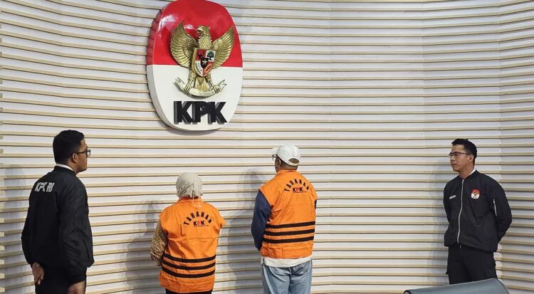 KORUPSI— Komisi Pemberantasan Korupsi (KPK) resmi menahan dua tersangka kasus dugaan korupsi pembangunan Tempat Evakuasi Sementara (TES) atau shelter tsunami di Provinsi Nusa Tenggara Barat (NTB).