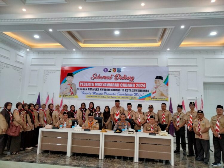 MUSCAB— Zohirin Sayuti sebagai Ka. Kwarcab foto bersama usai membuka Musyawarah Cabang (Muscab) di Savannah Convention Hall Talawi, Selasa (17/12).