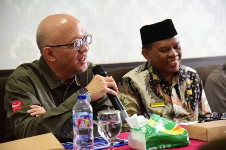 RAPAT—Wakil Bupati Padangpariaman Rahmang saat menghadiri acara rapat persiapan Nataru.