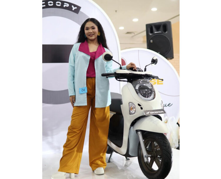 LAYANI KONSUMEN-Menara Agung saat meluncurkan New Honda Scoopy 2024.