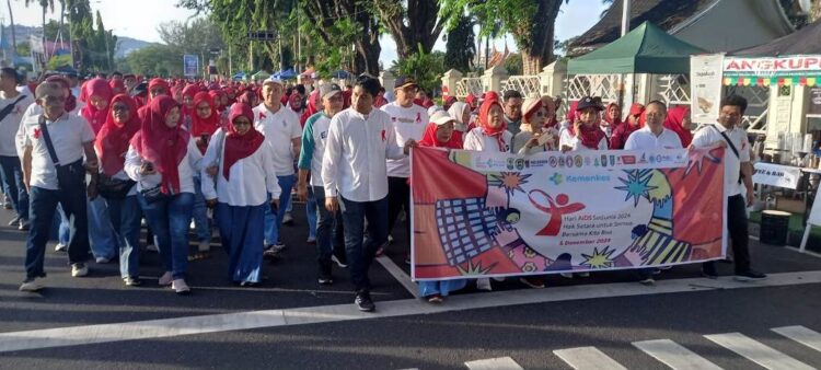 PERINGATAN HARI AIDS— Pj Wali Kota Padang, Andree Algamar, menghadiri peringatan Hari AIDS Sedunia 2024, Minggu (1/12) pagi, di area Car Free Day (CFD) Jalan Sudirman.