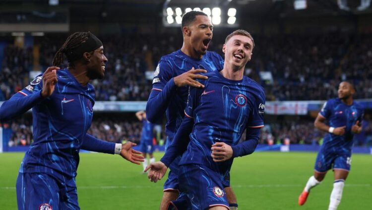 comeback dramatis— Chelsea berhasil comeback dramatis berujung kemenangan 4-3 atas Tottenham Hotspur di pekan ke-15 Liga Inggris, Minggu (8/12) waktu setempat.