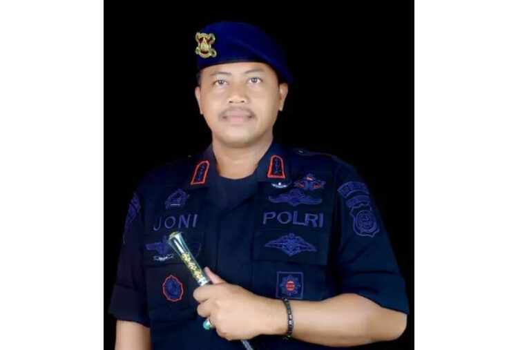 Kombes Pol Joni Afrizal Syarifuddin
(Dansat Brimob Polda Sumbar)