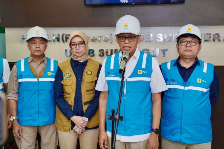 memastikan kesiapan --Wakil Menteri Energi dan Sumber Daya Mineral (ESDM) Yuliot Tanjung memastikan kesiapan PT PLN (Persero) dalam menjaga keandalan pasokan listrik menjelang perayaan Natal 2024 dan Tahun Baru 2025 (Nataru) di wilayah Sumatra.