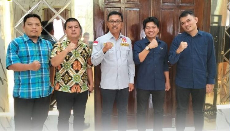 USAI—Bupati Solok Selatan melalui Kepala Dinas Komunikasi dan Informatika Firdaus Firman usai acara foto bersama.