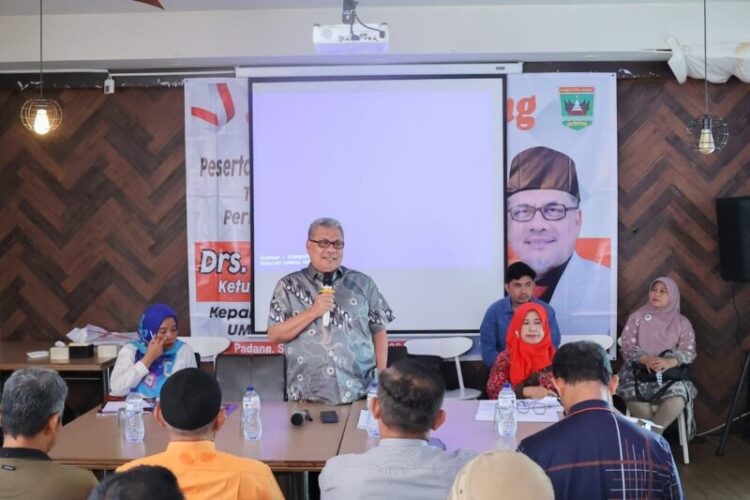 Koperasi Efektif Mendorong Kemajuan Ekonomi Masyarakat bahkan Negara 1 sosialisasi perda--Ketua DPRD Sumbar Muhidi saat sosialisasi perda (Sosper) Nomor 16 Tahun 2019 tentang pemberdayaan dan perlindungan koperasi dan UMKM.