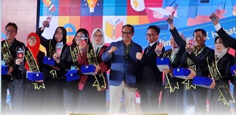 TERPILIH—Nur Utami, S.Pd, Kepala SD N 07 Mudiak Lawe terpilih menjadi Peserta Dedikatif Terfavorit Tingkat Nasional dalam ajang Jambore GTK Hebat 2024.