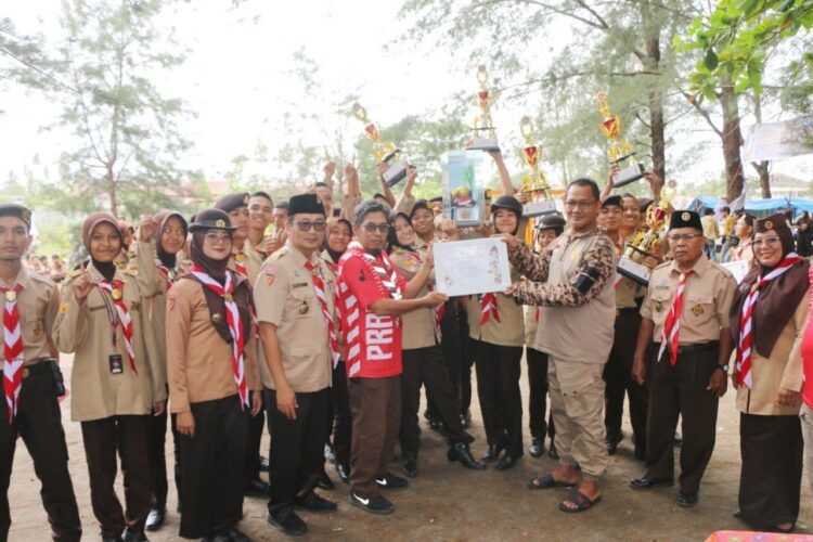 TUTUP—Kegiatan Prestasi Penegak (GPP) ke IV yang digelar oleh Kwartir Cabang (Kwarcab) 16 Pramuka Kota Pariaman, kemarin, resmi ditutup,