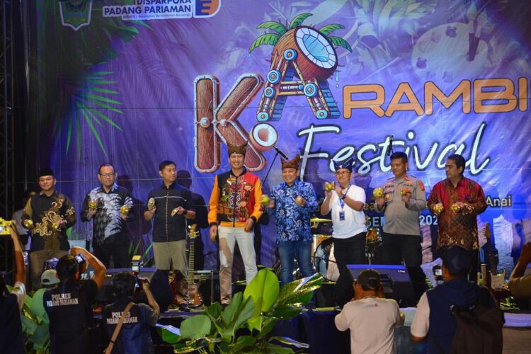 KARAMBIA FESTIVAL—Sekretaris Daerah Padangparaman  Rudy Repenaldi Rilis saat membuka acara Karambia Festival.