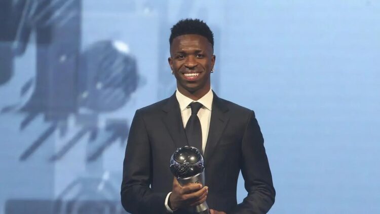 PEMAIN TERBAIK FIFA— Pemain asal Brasil, Vinicius Junior dinobatkan sebagai Pemain Pria Terbaik FIFA 2024 dalam acara FIFA Award 2024 di Doha, Qatar pada Selasa (18/12) malam waktu setempat.