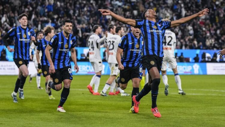 PIALA SUPER ITALIA— Inter Milan memastikan tempat di final Piala Super Italia 2024 setelah mengalahkan Atalanta 2-0 di Stadion Al Awwal Park, Riyadh, pada Jumat (3/1) dini hari WIB.