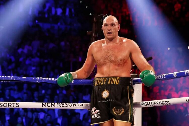 JUARA DUNIA— Mantan juara tinju kelas berat, Tyson Fury, mengumumkan pensiun sebagai petinju. Pengumuman tersebut diunggah melalui sosial media Instagram miliknya pada Senin (13/1).