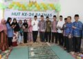 BERSAMA—Wakil Wali Kota Solok Ramadhani  Kirana Putra bersama Ketua BAZNAS, AKBP (Purn) H. Zaini, SH bersama pengurus BAZNAS foto bersama.