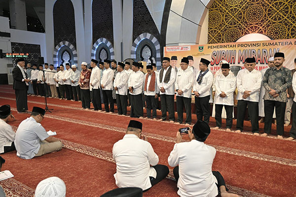 Gubernur Sumbar Mahyeldi, Kukuhkan Pengurus Baru Masjid Raya Syech Ahmad Khatib Al Minangkabawi Periode 2024-2027