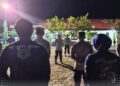 ARAHAN—Kapolres Sawahlunto AKBP Purwanto Hari Subekti S.Sos, berikan arahan saat  memimpin  pelaksanaan Apel Siaga pada malam minggu.