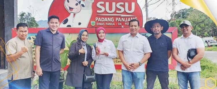 KUNJUNGI PADANGPANJANG— Pj Wali Kota Sonny Budaya Putra, bersama sejumlah anggota DPRD dan anggota DPD RI, Cerint Iralloza Tasya, S.Ked di sela-sela kunjungannya ke Kota Padang Panjang, Senin (27/1).