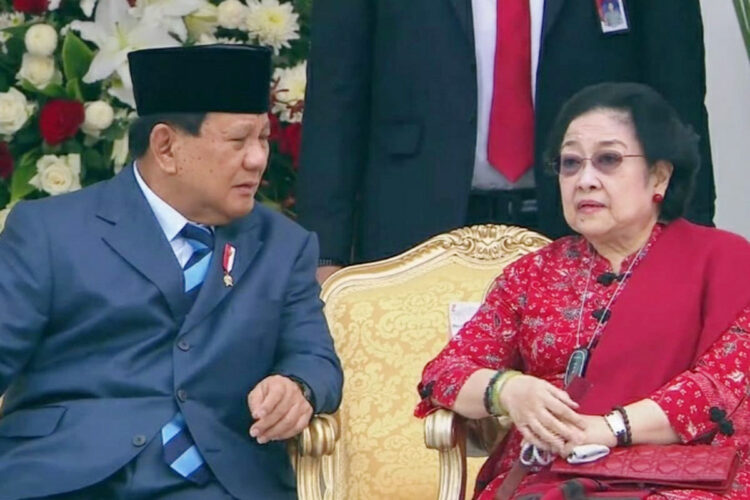 BERBINCANG— Presiden RI Prabowo Subianto saat menjabat sebagai Menteri Pertahanan bersama Presiden ke-5 RI Megawati Soekarnoputri.