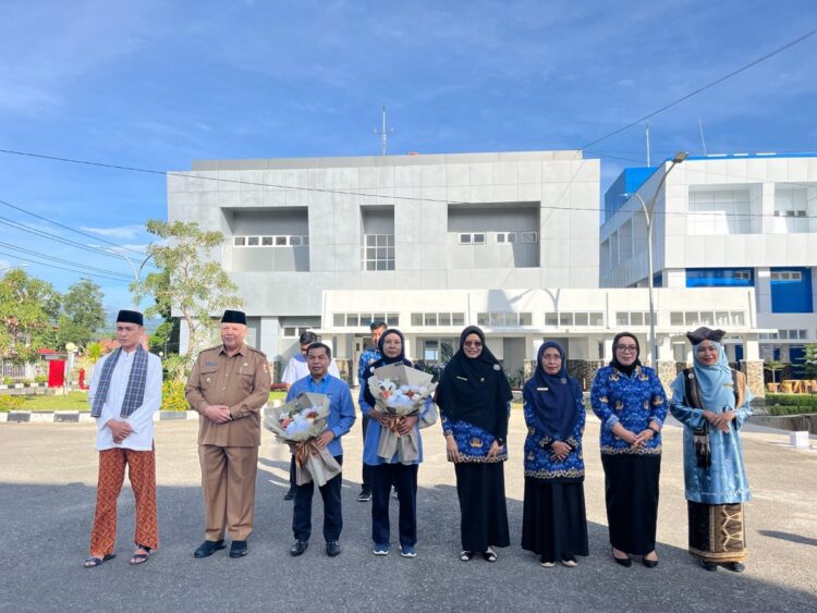 BERSAMA—Wali Kota Solok, Zul Elfian usai kegaitan foto bersama dengan manajemen RSUD Serambi Madinah.