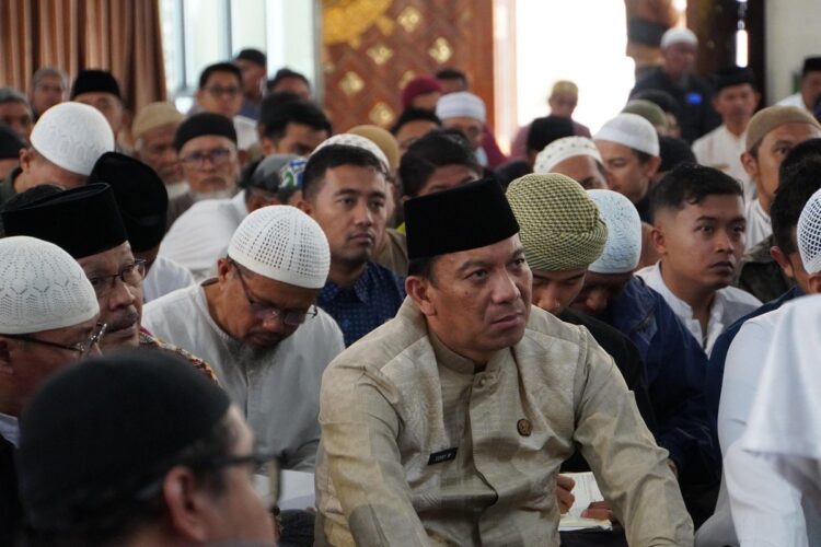 TABLIGH AKBAR— Ratusan jamaah menghadiri Tablig Akbar Ustaz Dr. Syafiq Riza Basalamah, Lc, M.A yang digelar Jumat (10/1) di Masjid Agung Manarul ‘Ilmi Islamic Centre Kota Padangpanjang.