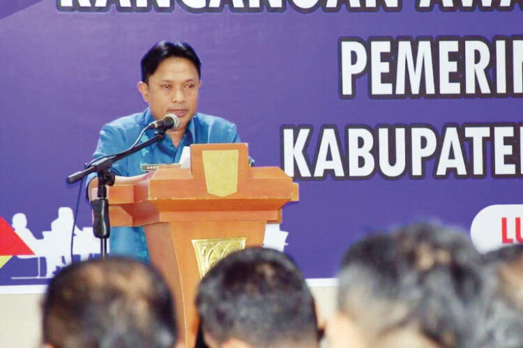 KONSULTASI PUBLIK— Kabid Perencanaan Evaluasi dan Pelaporan Bappeda Agam, Andri, saat memberi sambutan pada konsultasi publik rancangan awal Rencana Kerja Pemerintah Daerah (RKPD) 2026 di aula Bappeda Agam, Kamis (23/1).