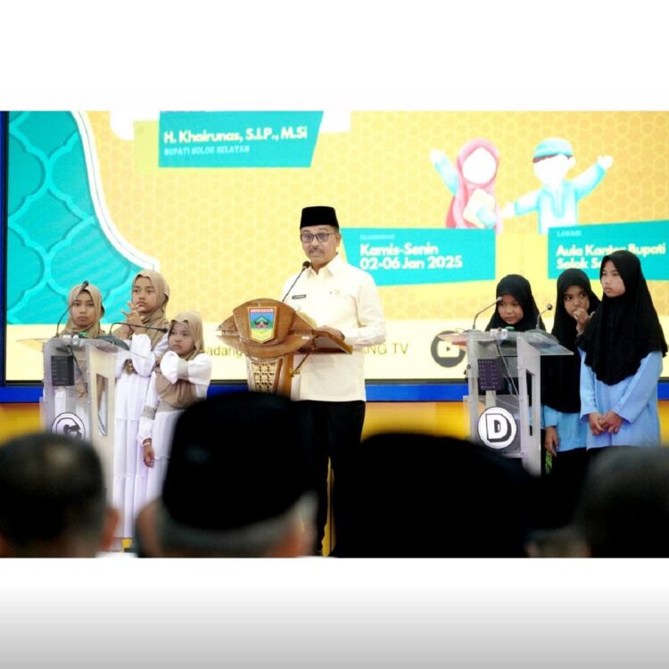 SAMBUTAN—Bupati Solok Selatan Khairunas berikan sambutan pada pembukaan  Lomba Cerdas Quran Solsel 2025.