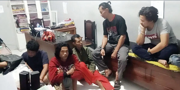 LAPORAN PALSU— Pelaku pembuat laporan palsu kasus begal diamankan di Mapolres Padangpariaman.