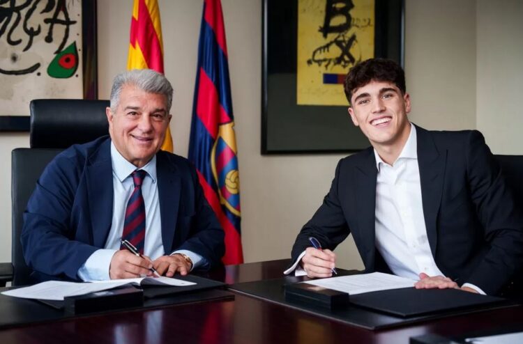 PERPANJANG KONTRAK— Pau Cubarsi resmi perpanjang masa bakti bersama Barcelona.