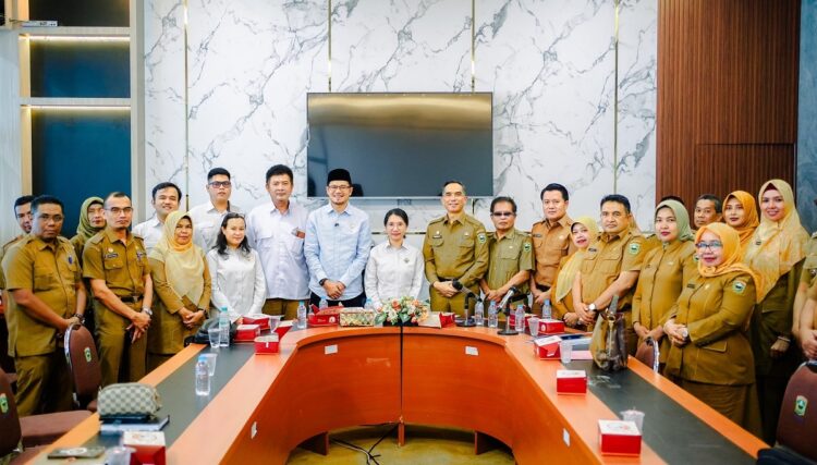 Pemeriksaan Laporan Keuangan Daerah, Pemkab Solok Didatangi BPK RI 1 KUNJUNGAN BPK RI— Tim Badan Pemeriksa Keuangan (BPK) Republik Indonesia (RI) Perwakilan Provinsi Sumatera Barat mendatangi Pemkab Solok.