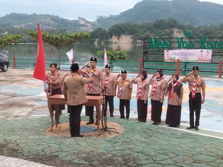 Riyanda Putra Dikukuhkan sebagai Kamabicab Kota Sawahlunto 1 KUKUHKAN—Audy Joinaldi, Ka Kwarda 03 Sumatera Barat Audy joianali saat mengukuhkan Riyanda Putra sebagai Ketua Majelis Pembimbing cabang (Kamabicab) Gerakan Pramuka 11 Kota Sawahlunto.