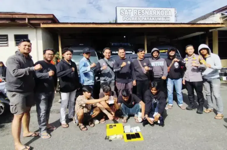 PENGEDAR— Empat pengedar sabu ditangkap jajaran Satresnarkoba Polres Payakumbuh.