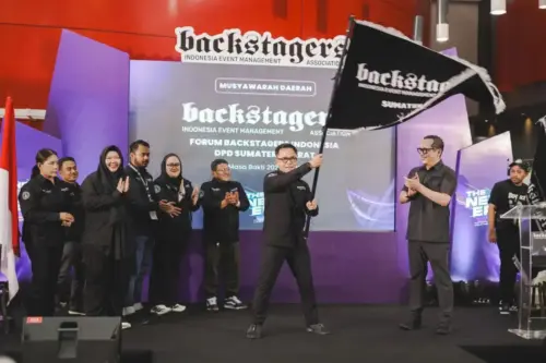AKLAMASI— Bayu Permadi, CEO Sipro Komunika, terpilih secara aklamasi sebagai Ketua DPD Forum Backstagers Indonesia Sumatera Barat periode 2025–2029.