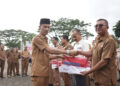 Pemkab Solsel Bagikan 10 Ribu Bendera Merah Putih