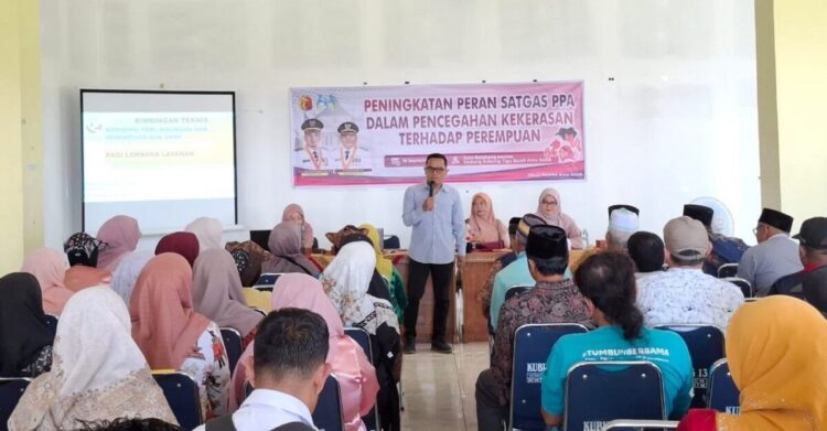 SOSIALISASI— DPMPPA Kota Solok menggelar Sosialisasi Peningkatan Peran Satgas Perlindungan Perempuan dan Anak (PPA) dalam Pencegahan Kekerasan terhadap Perempuan
di Aula Gedung Kubung Tigo Baleh. Kegiatan ini diikuti 65 anggota Satgas PPA.