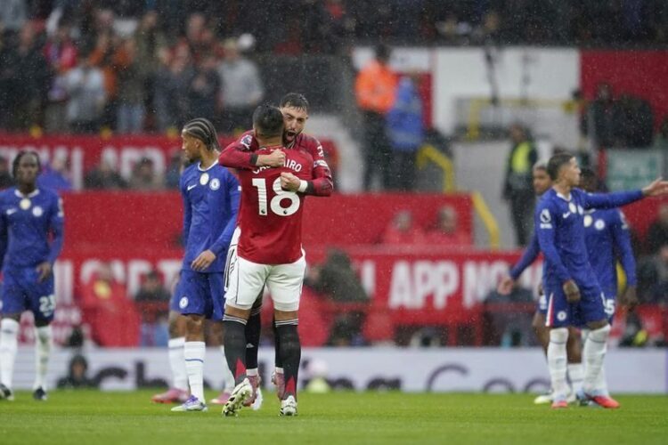 KEMENANGAN PENTING— Diwarnai hujan deras, dan dua kartu merah, MU akhirnya meraih kemenangan penting usai menundukkan chelsea dengan skor 2-1 dalam laga premier league di Old Trafford, Sabtu (20/9) malam.