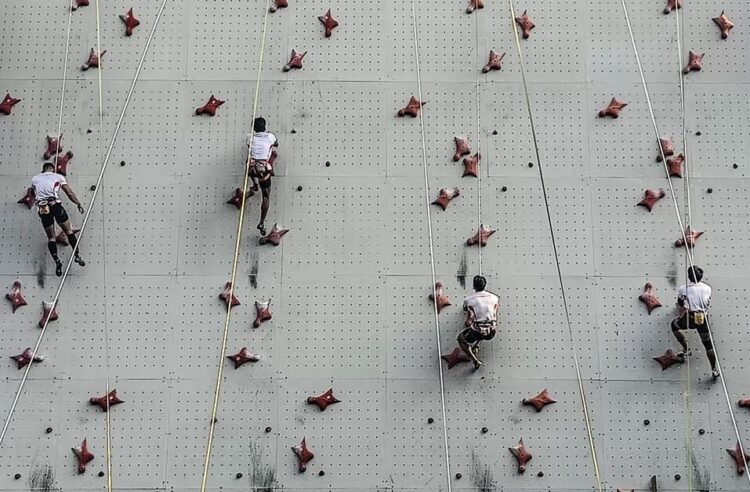 PANJAT TEBING— Tim panjat tebing Indonesia ditargetkan meraih minimal tiga medali emas di SEA Games 2025.