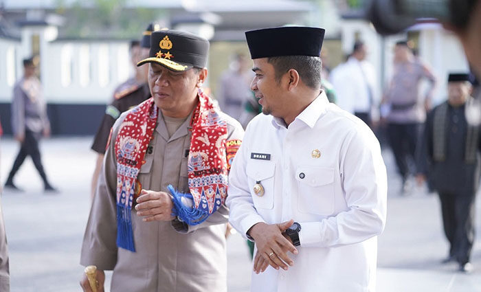 Kota Solok Pusat Penanaman Jagung Kuatral IV Tahun 2025 di Sumbar, Wako Ramadhani Kirana Putra dan Kapolda Lakukan Penanaman Serentak 1 SAMBUT KAPOLDA— Wali Kota Solok, Dr. Ramadhani Kirana Putra menyambut kedatangan Kapolda Sumatra Barat, Irjen Pol Gatot Tri Suryanta..