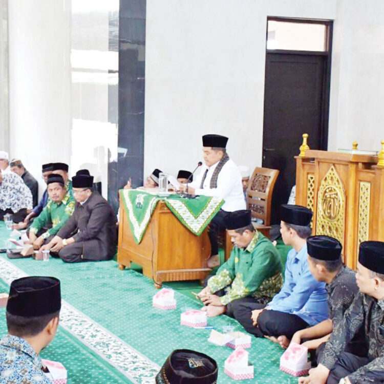Bupati Agam Ajak Warga Bangkit dari Surau, Wujudkan Generasi Sehat, Cerdas, dan Berakhlak 1 TAUSIAH AGAMA— Bupati Agam, Benni Warlis, berikan tausiah agama pada kegiatan Pengajian Daerah Muhammadiyah dan Aisyiyah Kabupaten Agam yang digelar di Masjid Al Falah Muhammadiyah Pandan, Nagari Tanjung Sani, Kecamatan Tanjung Raya, Minggu (5/10).