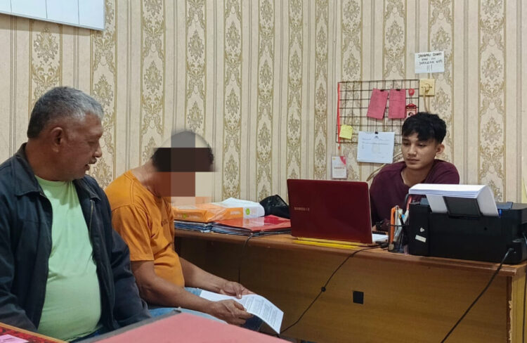 CABUL— Pelaku ML (53) yang melakkan pencabulan terhadap putri tirinya ditangkap jajaran Satreskrim Polres Limapuluh Kota.