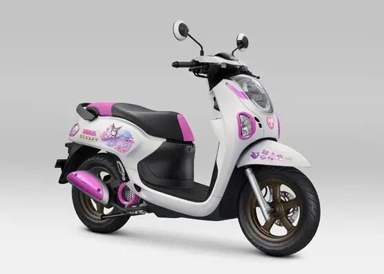 Edisi Terbatas, Kolaborasi Unik Honda Scoopy dengan Kuromi 1 HONDA SCOOPY—PT Astra Honda Motor (AHM) menghadirkan Honda Scoopy edisi terbatas dengan balutan desain karakter Kuromi yang keren.